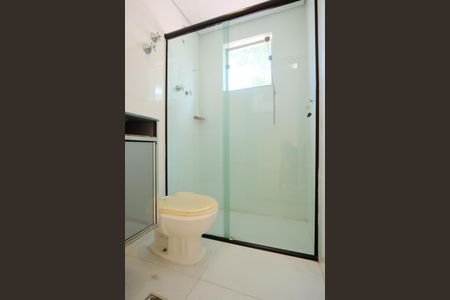 Casa à venda com 280m², 3 quartos e 6 vagasBanheiro da Suíte 2