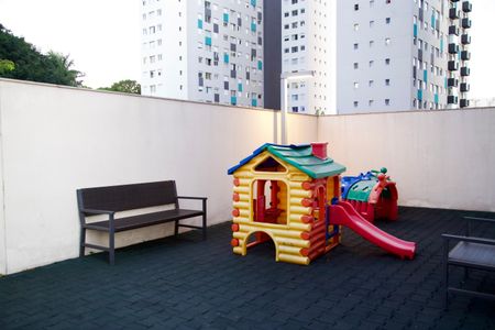 Apartamento à venda com 67m², 2 quartos e 2 vagas Apartamento à venda com 67m², 2 quartos e 2 vagasÁrea comum - Playground