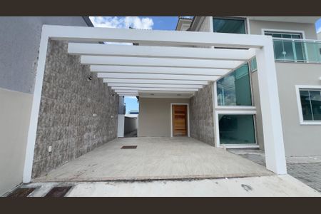 Casa de condomínio para alugar com 240m², 6 quartos e 2 vagasFachada e Garagem
