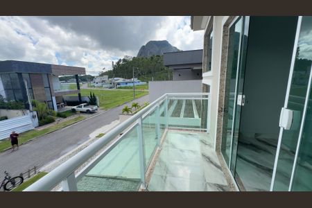 Casa de condomínio para alugar com 240m², 6 quartos e 2 vagasVaranda