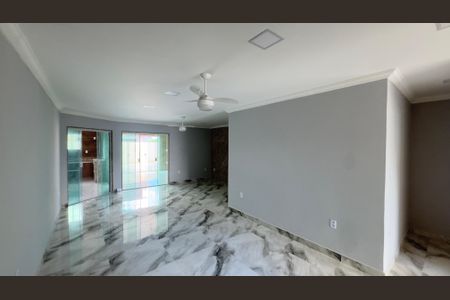 Casa de condomínio para alugar com 240m², 6 quartos e 2 vagasSala