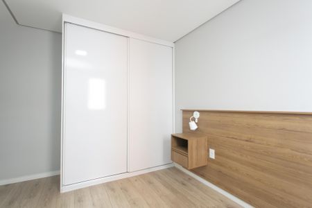 Quarto 1 de apartamento para alugar com 2 quartos, 45m² em Vila Carmosina, São Paulo
