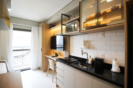 Cozinha de kitnet/studio para alugar com 1 quarto, 21m² em Indianópolis, São Paulo