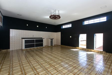 Casa à venda com 301m², 3 quartos e 3 vagasSalão