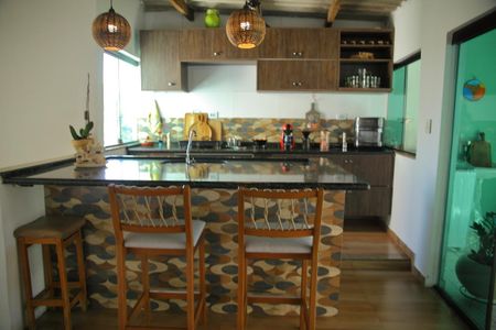 Casa à venda com 380m², 5 quartos e 2 vagasCozinha casa 1 