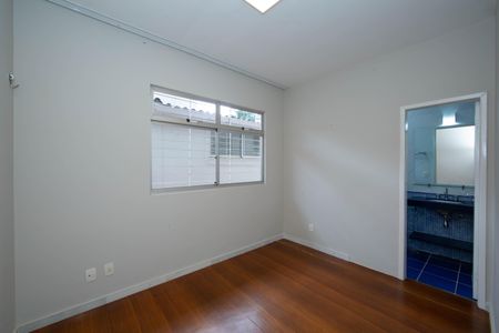 Casa para alugar com 400m², 4 quartos e 4 vagas Casa para alugar com 400m², 4 quartos e 4 vagasQUARTO3