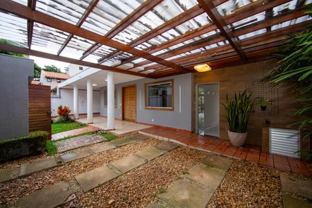 Casa para alugar com 400m², 4 quartos e 4 vagas Casa para alugar com 400m², 4 quartos e 4 vagasGARAGEM