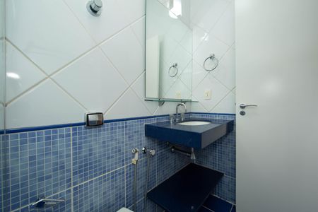 Casa para alugar com 400m², 4 quartos e 4 vagas Casa para alugar com 400m², 4 quartos e 4 vagasBANHEIRO2