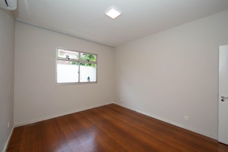 Casa para alugar com 400m², 4 quartos e 4 vagas Casa para alugar com 400m², 4 quartos e 4 vagasQUARTO1