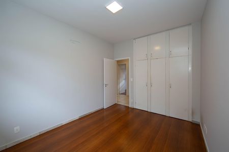 Casa para alugar com 400m², 4 quartos e 4 vagas Casa para alugar com 400m², 4 quartos e 4 vagasQUARTO2