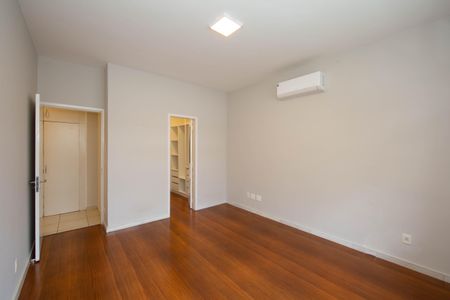 Casa para alugar com 400m², 4 quartos e 4 vagas Casa para alugar com 400m², 4 quartos e 4 vagasQUARTO1