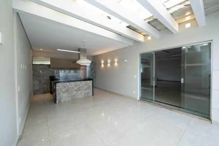 Casa para alugar com 400m², 4 quartos e 4 vagas Casa para alugar com 400m², 4 quartos e 4 vagasAREA EXTERNA