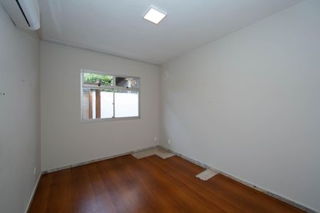 Casa para alugar com 400m², 4 quartos e 4 vagas Casa para alugar com 400m², 4 quartos e 4 vagasQUARTO4