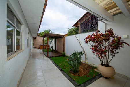 Casa para alugar com 400m², 4 quartos e 4 vagas Casa para alugar com 400m², 4 quartos e 4 vagasAREA EXTERNA