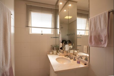 Apartamento para alugar com 193m², 4 quartos e 3 vagasBanheiro da Suíte 2