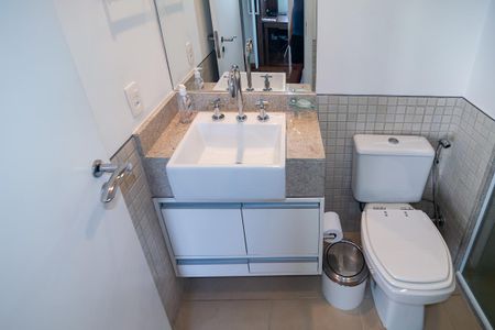 Apartamento à venda com 57m², 2 quartos e 1 vaga Apartamento à venda com 57m², 2 quartos e 1 vagaBanheiro Social