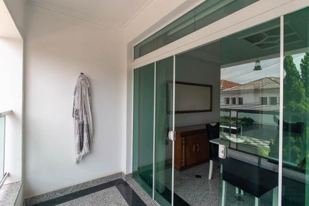 Casa para alugar com 300m², 4 quartos e 2 vagas Casa para alugar com 300m², 4 quartos e 2 vagasVaranda