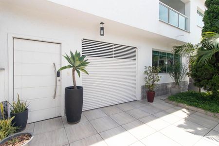 Casa para alugar com 300m², 4 quartos e 2 vagas Casa para alugar com 300m², 4 quartos e 2 vagasGaragem