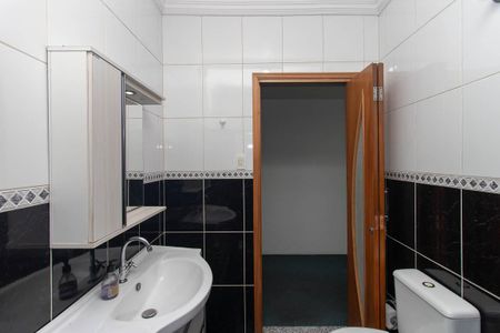 Casa para alugar com 300m², 4 quartos e 2 vagas Casa para alugar com 300m², 4 quartos e 2 vagasBanheiro da Suíte 1