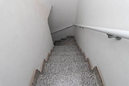 Casa para alugar com 300m², 4 quartos e 2 vagasEscada de Entrada