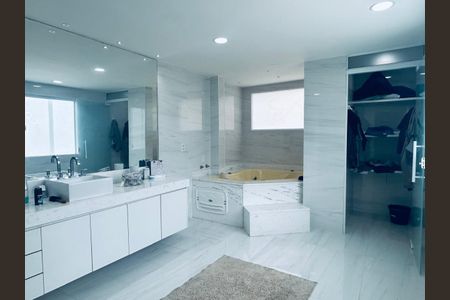 Casa de condomínio à venda com 480m², 3 quartos e 1 vagaBanheiro 