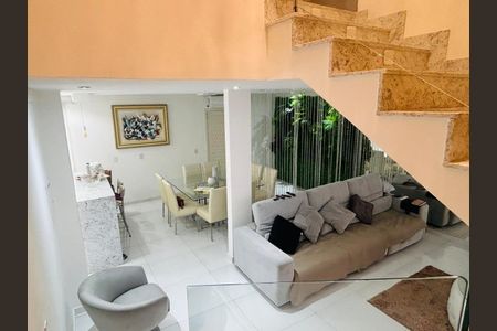 Sala de casa de condomínio à venda com 3 quartos, 480m² em Recreio dos Bandeirantes, Rio de Janeiro