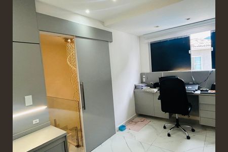 Casa de condomínio à venda com 480m², 3 quartos e 1 vagaQuarto