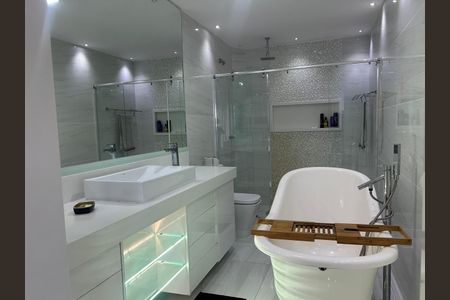 Casa de condomínio à venda com 480m², 3 quartos e 1 vagaBanheiro 