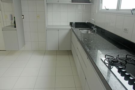 Apartamento para alugar com 166m², 3 quartos e 1 vagaCozinha e Área de Serviço