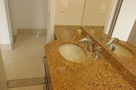 Apartamento para alugar com 166m², 3 quartos e 1 vagaBanheiro