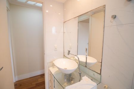 Apartamento à venda com 63m², 2 quartos e 2 vagasBANHEIRO