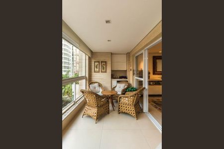 Apartamento à venda com 131m², 3 quartos e 4 vagasVaranda