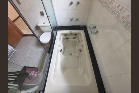 Casa de condomínio à venda com 622m², 3 quartos e 6 vagas