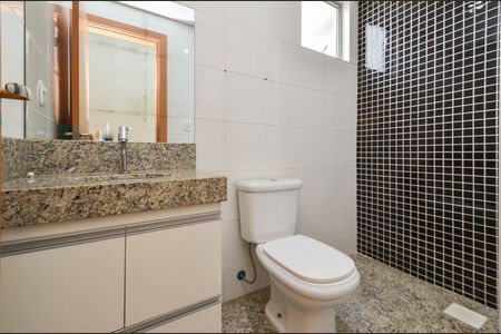 Banheiro de apartamento à venda com 1 quarto, 73m² em Floresta, Belo Horizonte