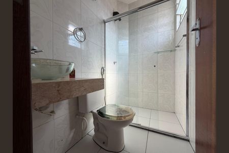 Casa para alugar com 100m², 2 quartos e 1 vagaBanheiro da suíte 