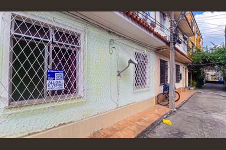 Casa de condomínio à venda com 82m², 2 quartos e sem vagaFachada casa com placa