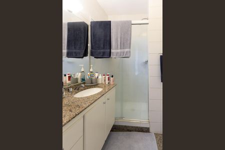 Apartamento à venda com 121m², 3 quartos e 2 vagas Apartamento à venda com 121m², 3 quartos e 2 vagasBanheiro da Suíte 2