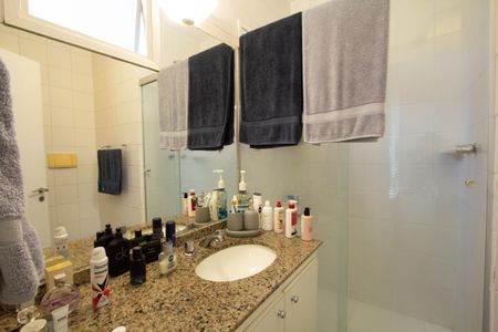 Apartamento à venda com 121m², 3 quartos e 2 vagas Apartamento à venda com 121m², 3 quartos e 2 vagasBanheiro da Suíte 2