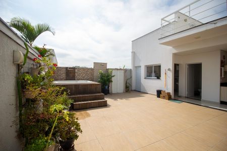 Casa de condomínio para alugar com 327m², 4 quartos e 6 vagas Casa de condomínio para alugar com 327m², 4 quartos e 6 vagasÁrea externa