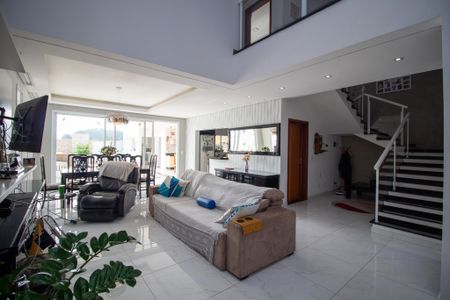 Casa de condomínio para alugar com 327m², 4 quartos e 6 vagas Casa de condomínio para alugar com 327m², 4 quartos e 6 vagasSala