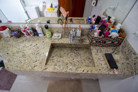 Casa de condomínio para alugar com 327m², 4 quartos e 6 vagas Casa de condomínio para alugar com 327m², 4 quartos e 6 vagasBanheiro da Suíte 2