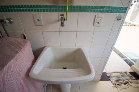 Casa de condomínio para alugar com 327m², 4 quartos e 6 vagas Casa de condomínio para alugar com 327m², 4 quartos e 6 vagasÁrea de Serviço