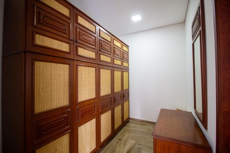 Casa de condomínio para alugar com 327m², 4 quartos e 6 vagas Casa de condomínio para alugar com 327m², 4 quartos e 6 vagasCloset