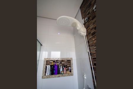 Casa de condomínio para alugar com 327m², 4 quartos e 6 vagas Casa de condomínio para alugar com 327m², 4 quartos e 6 vagasBanheiro da Suíte 2