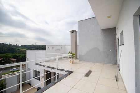 Casa de condomínio para alugar com 327m², 4 quartos e 6 vagas Casa de condomínio para alugar com 327m², 4 quartos e 6 vagasVaranda