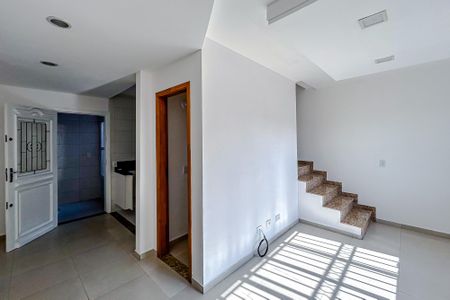 Casa de condomínio à venda com 83m², 3 quartos e 2 vagasSala