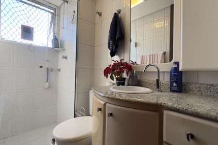 Banheiro de apartamento para alugar com 2 quartos, 49m² em Vila Leonor, Guarulhos