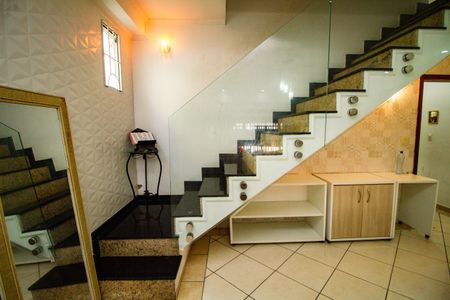 Casa para alugar com 140m², 3 quartos e 2 vagasEscada