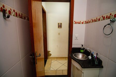 Casa para alugar com 140m², 3 quartos e 2 vagasBanheiro Social