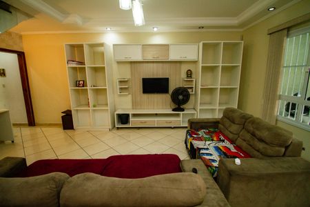 Casa para alugar com 140m², 3 quartos e 2 vagasSala